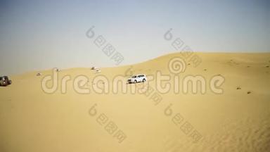 沙漠野炊<strong>越野车</strong>穿越阿拉伯沙丘。 <strong>越野车</strong>穿越阿拉伯沙漠之旅